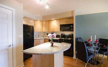 Royal Stays Suites - Blue Jays Way Торонто Екстериор снимка