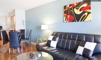 Royal Stays Suites - Blue Jays Way Торонто Екстериор снимка